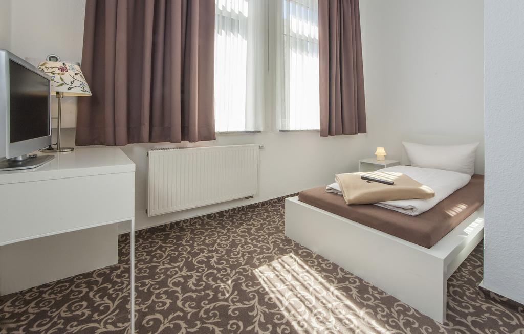 Pension Lok-Inn Walluf Habitación foto